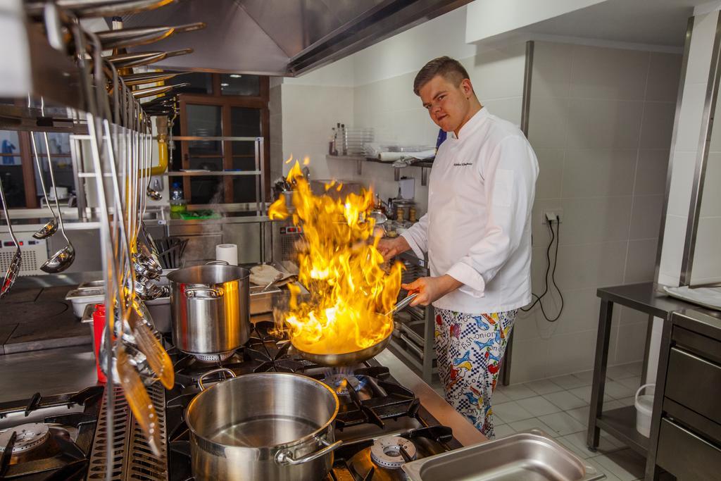 Hotel Alhambra Lądek-Zdrój Kültér fotó