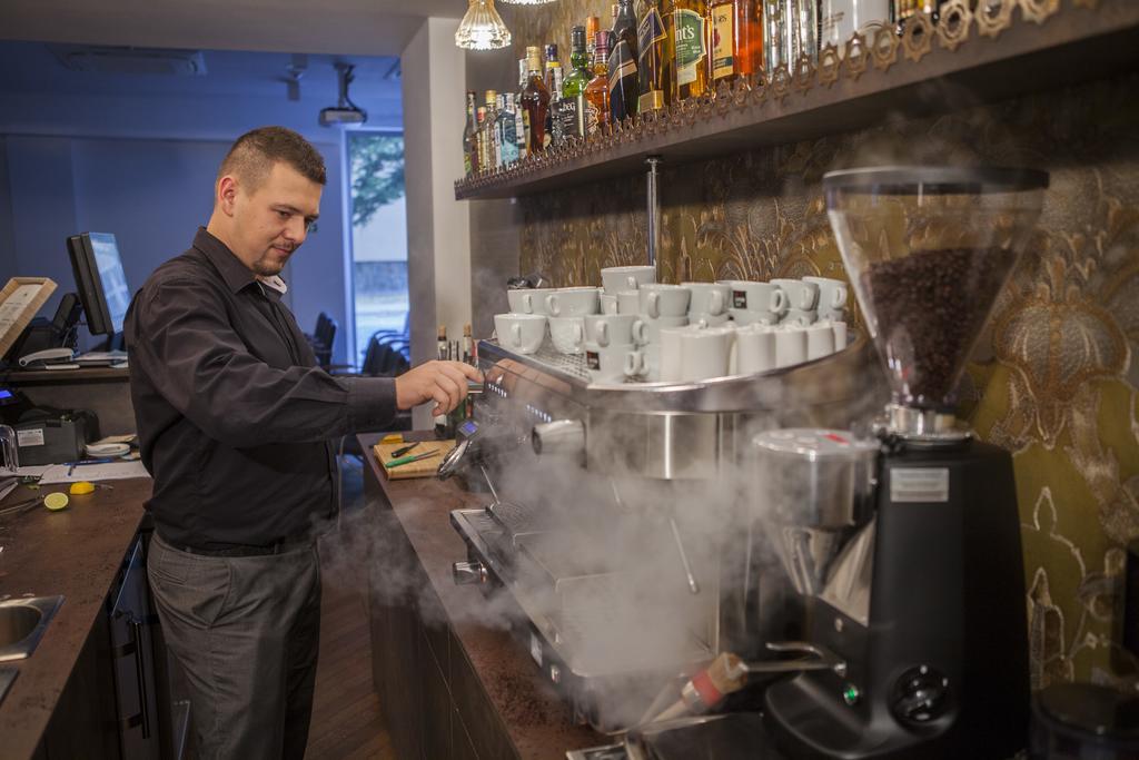 Hotel Alhambra Lądek-Zdrój Kültér fotó